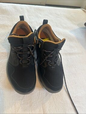 Teva Men's Black 8.5 hiking shoes